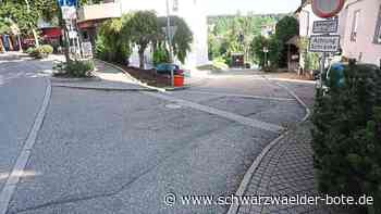 Barrieren in Schömberg - Fast unüberwindbares Hindernis für Rollstuhlfahrer - Schwarzwälder Bote