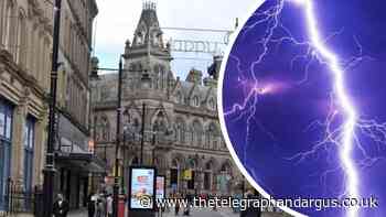 Met Office forecasts thunder tomorrow and then sunny weekend