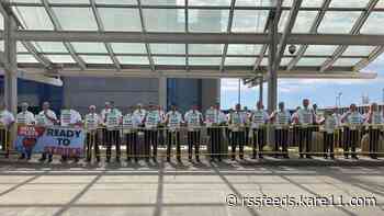Delta pilots picket at MSP over contract negotiations