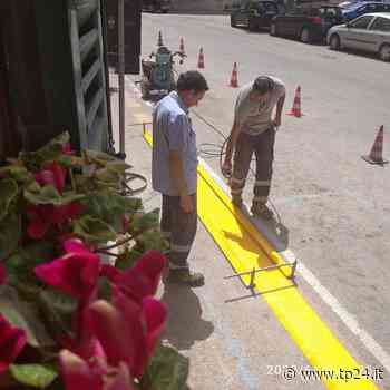 Trapani, le strisce gialle in piazza Generale Schio. Polemiche - Tp24