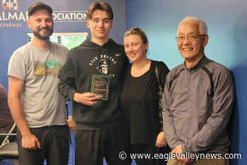 Salmon Arm hockey player honoured by peers – Sicamous Eagle Valley News - Eagle Valley News