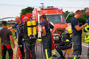 Taucher suchen vermisste Person im Kanal