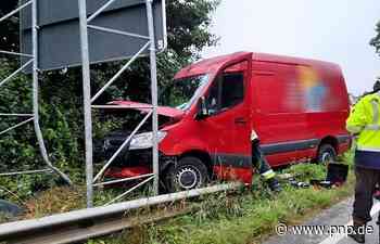 Sprinter rammt Verkehrsschild auf der B12 im Landkreis Passau - Passauer Neue Presse - PNP.de