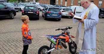 Speciale gast tijdens jaarlijkse autozegening in Holsbeek - Het Laatste Nieuws