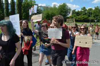Studenten protesteren op universiteitscampus (Etterbeek) - De Standaard