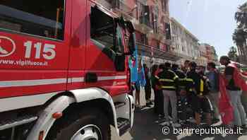 Bari, i vigili del fuoco pugliesi in piazza: "Manca personale: così i tempi d'intervento si dilatano. E in estate è ancora più dura" - La Repubblica