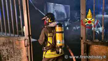Campi Bisenzio, incendio in un'officina: evacuata palazzina / FOTO - FirenzeToday