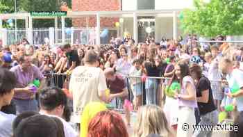 Sint-Franciscuscollege viert einde schooljaar met waterballonnengevecht - TV Limburg