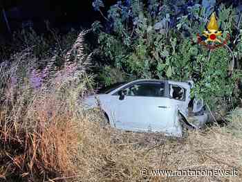 Crotone: Auto finisce fuori strada, 2 ragazze estratte dalle lamiere dai Vigili del Fuoco - Fantapol News