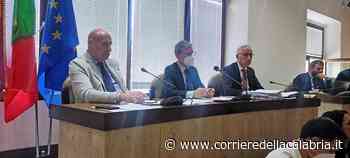 Bagarre in consiglio a Crotone: Voce incassa l'ok al bilancio, ma la maggioranza è risicata - Corriere della Calabria