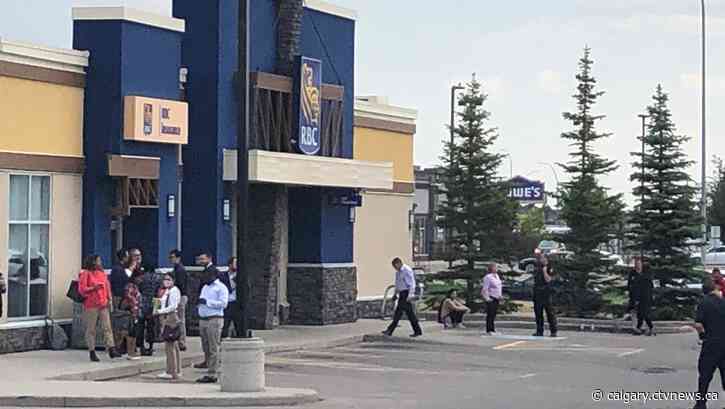 Bank evacuated after white powder discovered on American bills