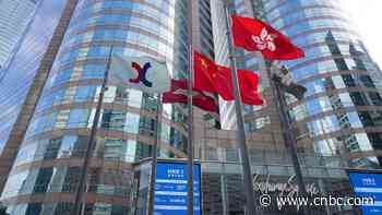 Hong Kong's Hang Seng down nearly 2%; consumer confidence in Japan, South Korea falls - CNBC