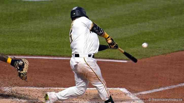 Backup catcher Perez’s 3 HRs help Pirates beat Brewers 8-7