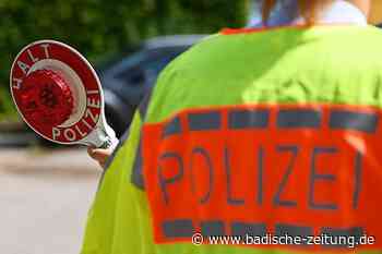 Betrunkener Autofahrer flüchtet in Steinen vor der Polizei und baut einen Unfall - Steinen - Badische Zeitung