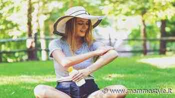 Il 'dramma' della crema solare: perché in tanti vorrebbero non spalmarla quando vanno al mare - Mammastyle.it