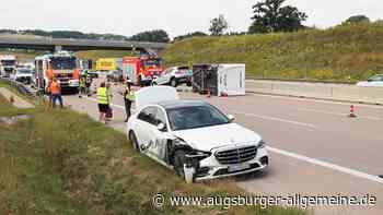 Burgau: Wohnanhänger kippt nach Auffahrunfall auf der Autobahn um | Günzburger Zeitung - Augsburger Allgemeine
