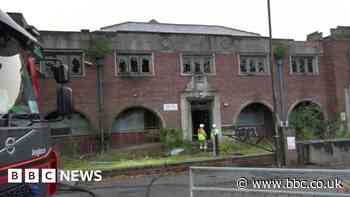 Fire engulfs former Wolverhampton Grade II listed baths - BBC