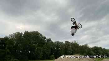 „Schabernack“ am Innufer: Warum in Rosenheim Jugendliche in der Luft herumfliegen