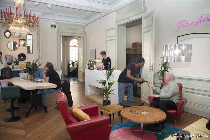 Bruggeling serveert lekkers in pop-up tearoom in museum Arentshuis