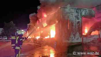Rauchgas! „Nina“-Warnung wegen Lagerhallenbrand in Haan - WAZ News