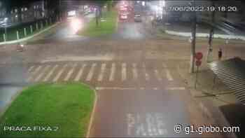 Mulher é arremessada de motocicleta após colisão com carro em Barcarena, no nordeste do PA - g1.globo.com