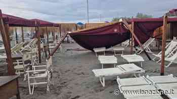 Massa, stabilimenti balneari devastati: corsa per riaprire - LA NAZIONE