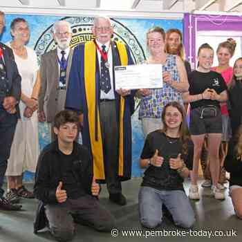 Gild of Freemen of Pembroke donates to groups in the town | pembroke-today.co.uk - Pembroke and Pembroke Dock Observer