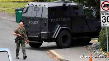 Area remains taped off after Saanich, B.C., bank shooting that left 2 suspects dead, 6 officers wounded - CBC.ca