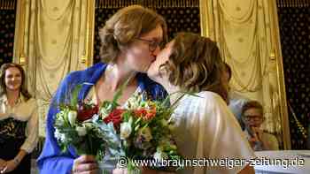 Erste Paare in der Schweiz schließen Ehe für alle