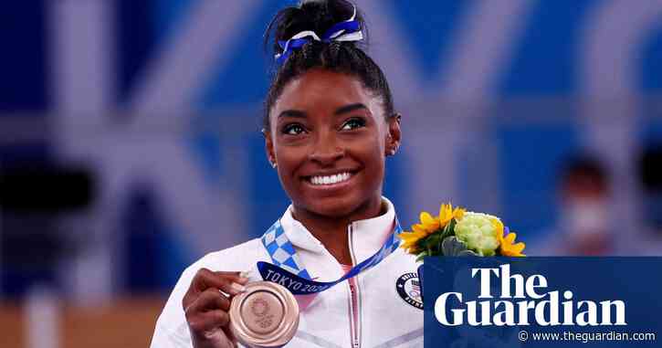 Simone Biles and nurse who received first Covid vaccine to get top US honor