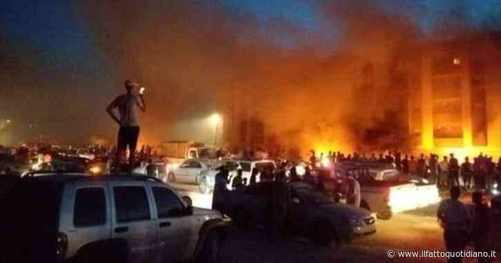 Libia, il carovita e i continui blackout innescano proteste a Tripoli e Misurata. A Tobruk manifestanti assaltano il Parlamento