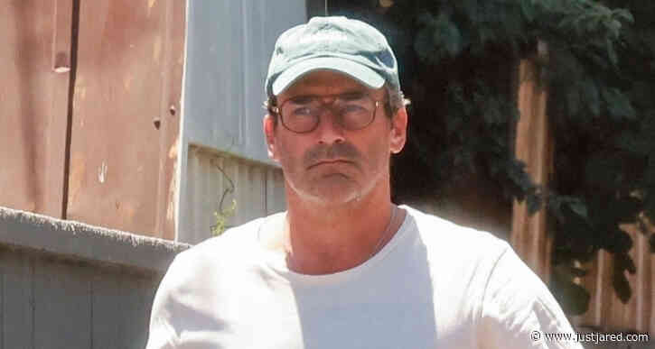 Jon Hamm Spends His Afternoon Grocery Shopping in L.A.