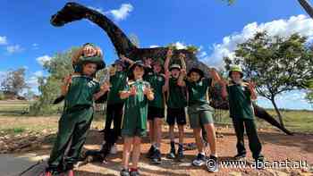 Outback Queensland dinosaurs in race to become state's fossil emblem