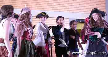 Wilde Piratinnen erobern die Turnhalle - Kaiserslautern - DIE RHEINPFALZ - Rheinpfalz.de