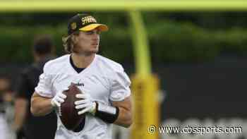 Steelers rookie Kenny Pickett shares why he wears gloves on both hands