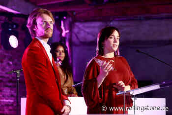 Billie Eilish, Paul McCartney & Sheryl Crow: Prominente Gäste bei Benefiz-Event für Ukraine - Rolling Stone