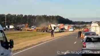 Impactante accidente de tránsito en la autopista Rosario-Buenos Aires - La Capital