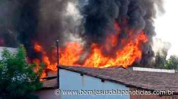 Incêndio atinge galpão em Barreiras - Notícias da Lapa