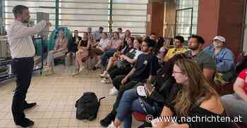 Eine Marketing-Vorlesung im Hörsaal der Linzer Bier-Brauerei - OÖNachrichten