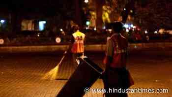 Bengaluru: Civic workers begin indefinite strike, demand permanent jobs - Hindustan Times