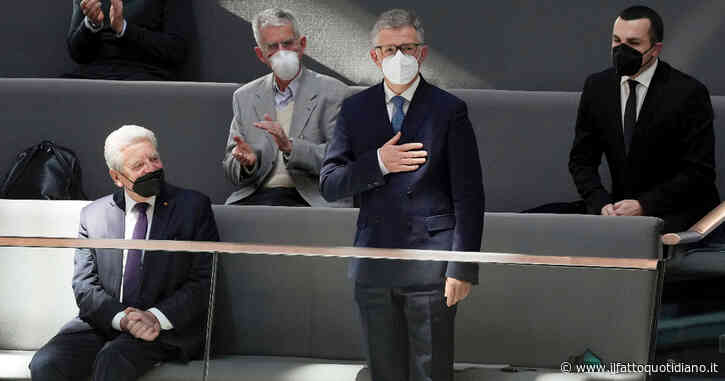 Ucraina, ambasciatore a Berlino imbarazza Kiev: “Il nazionalista Bandera non collaborò coi nazisti e non c’entra con l’Olocausto”