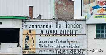 Oude reclame 'Graanhandel De Dender' zat verstopt achter gevelbekleding - Het Laatste Nieuws