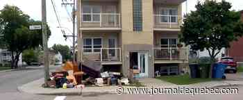 Des montagnes de déchets dans la rue en raison des déménagements