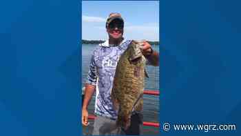 Albion fisherman catches state record-breaking smallmouth bass on Cayuga Lake - WGRZ.com