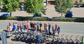 Gemeentepersoneel test elektronische fietsen | Oostrozebeke | hln.be - Het Laatste Nieuws