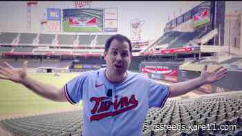 Why does Kris Lindahl always pose with his arms stretched out? Jana got the answer