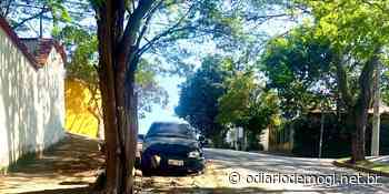 Carro batido na Vila Oliveira só foi removido do local 50 dias após acidente - O Diário de Mogi