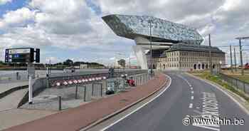 Dronken chauffeur knalt tegen Velo-station bij Havenhuis - Het Laatste Nieuws