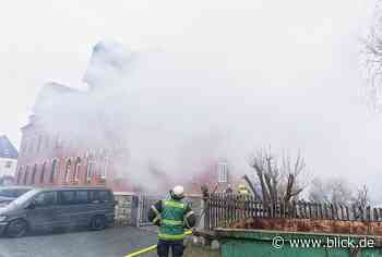 Großeinsatz in Treuen: Durch Benzin und Lacke brannte Gartenhaus nieder - Blick.de