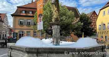 Volkach: Unbekannte verwandeln Brunnen vor dem Rathaus in Schaumbad - 106,9 Radio Gong